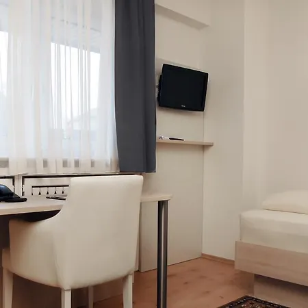 Airport Zeltinger Hof 凯尔斯特巴赫