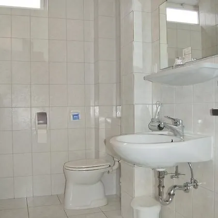 Airport Zeltinger Hof 凯尔斯特巴赫