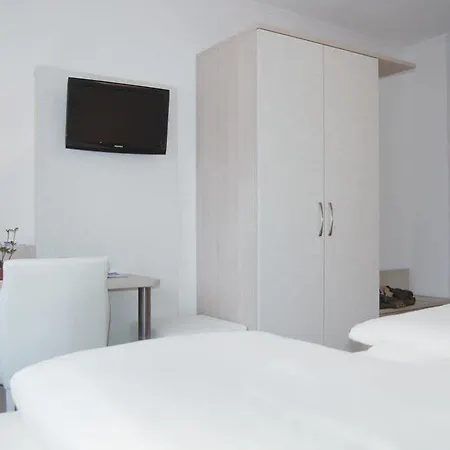 Airport Zeltinger Hof 2*