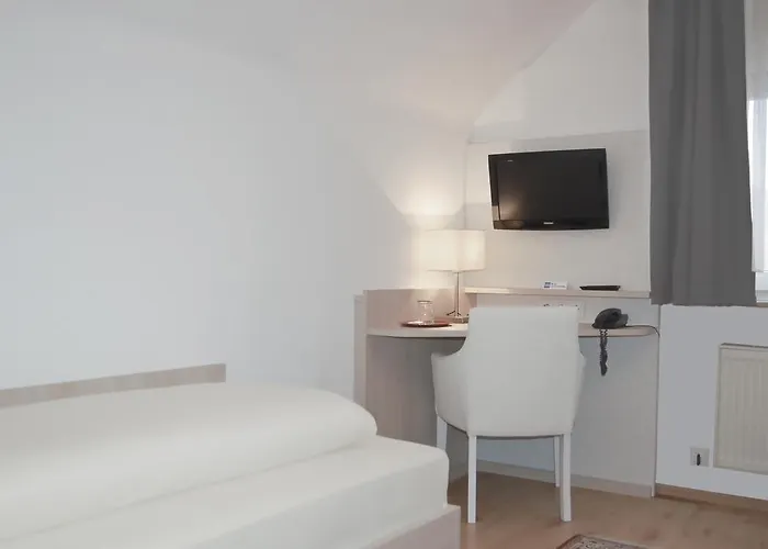 Hotel Airport Zeltinger Hof 2*