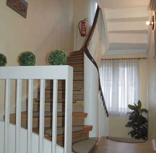 Hotel Airport Zeltinger Hof 2*