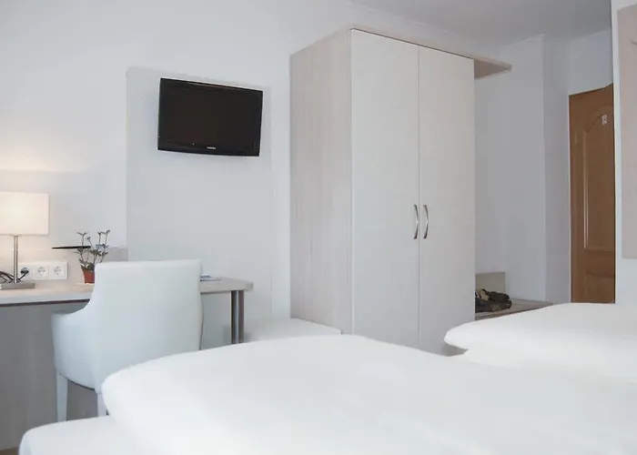 Airport Zeltinger Hof 2*